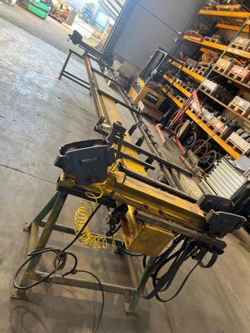 2x enkelligger hangkraan 6.800mm x 1.600 kg, Bricolage & Construction, Outillage | Autres Machines, Ophalen