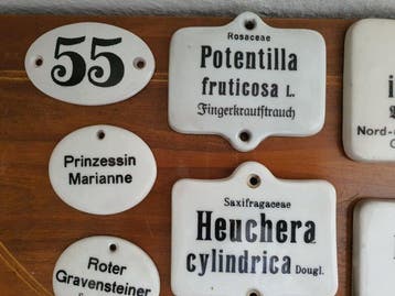 Vintage porselein emaille bord apotheeknummer - Emaille bord