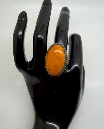 Oude ambachtelijke ring met een enorme natuurlijke Baltische, Antiek en Kunst