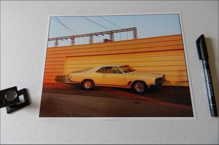 William Eggleston - Untitled, 1966-71 (Yellow Buick Skylark, Antiquités & Art, Art | Objets design