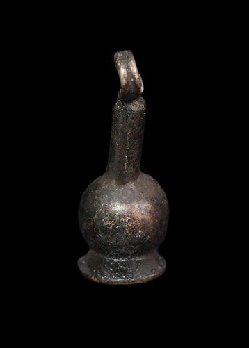 Oude Egypte, Nieuwe rijk Zilver Poppy Amulet (Zonder