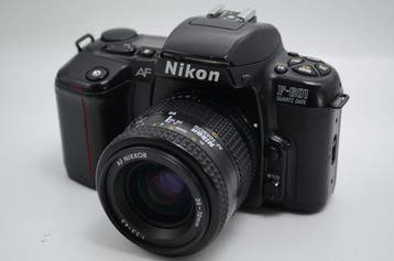 Nikon F-601 + AF NIKKOR 35-70mm F3.3-4.5 Analoge camera, Nieuw