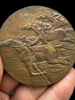Indrukwekkende en wendbare bronzen medaille 1000ème Tiercé