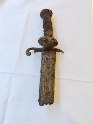 Médiéval Fragment - Épée du XVe siècle conservée au musée