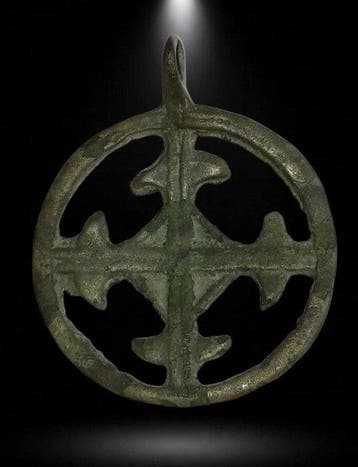 Viking periode Zeldzame amulethanger Zonnekruis van Odin.