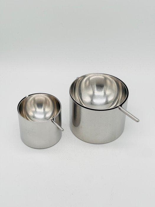Stelton - Arne Jacobsen - Cendrier (2) - Cylinda line -, Antiquités & Art, Antiquités | Meubles | Chaises & Canapés