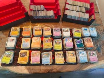 Pokémon - 2500 Bulk kaarten - Various sets, Hobby en Vrije tijd, Verzamelkaartspellen | Pokémon, Nieuw