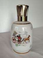 Lampe Berger – Porcelaine décor attelage – Monture dorée –