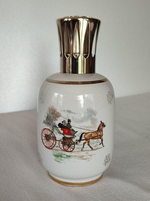 Lampe Berger – Porcelaine décor attelage – Monture dorée –, Antiek en Kunst, Curiosa en Brocante
