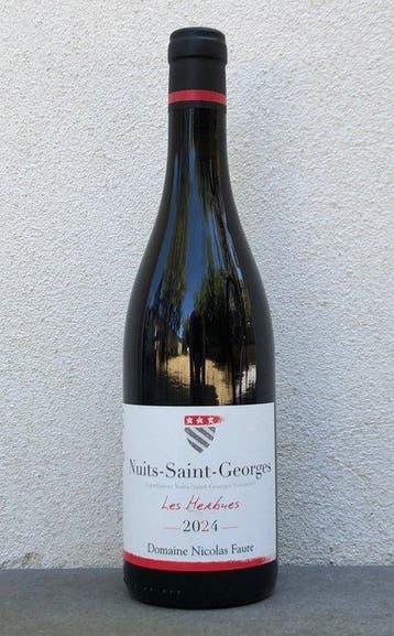 2024 Nicolas Faure Les Herbues - Nuits St. Georges - 1, Verzamelen, Wijnen, Nieuw