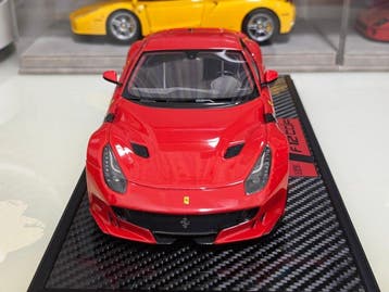 SP models 1:18 - Modelauto - Ferrari F12TDF Rosso Corsa -