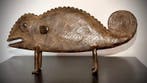 Caméléon en bronze, art traditionnel africain - sculptuur -