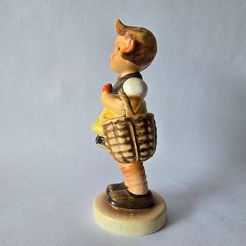 Goebel - Beeldje - Hummel 98 2/0 - Der erste Einkauf /