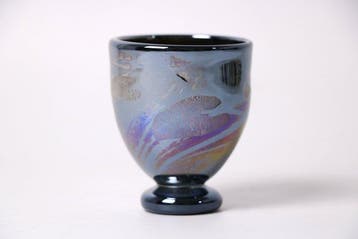 Gobelet à saké en verre fondu irisé « Yakushiji-tsuchi » par