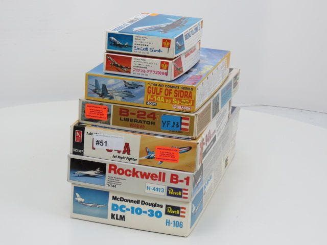 Schaal 1:72 / 1:144 / 1:380 Set 7st o.a Revell H-4413,H-1..., Hobby en Vrije tijd, Modelbouw | Vliegtuigen en Helikopters, Gebruikt