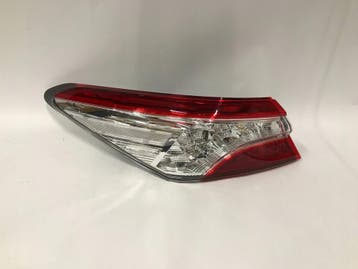 Toyota Camry IX 18- sedan achterlicht links helder FULL LED, Verzenden