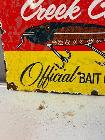 Creek Chub ‘Official Bait Caster’ – emaille reclamebord met