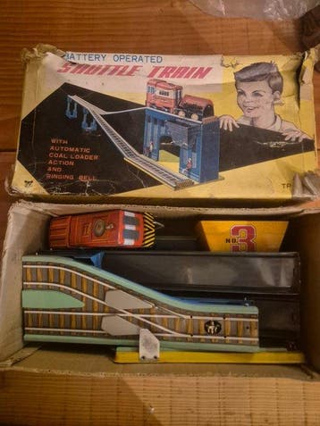 Tomy - Jouet en étain - Battery Operated Shuttle Train,
