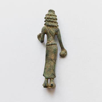 Oud-Indochinese Brons Staande Apsara-godin kralentalisman -