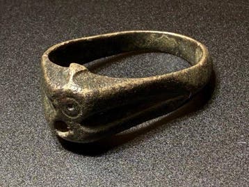 Oud-Romeins Brons Aantrekkelijke en zeldzame ring met een