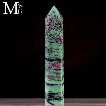 Magenta Robijn in Groene Zoïsite - Polished Obelisk een
