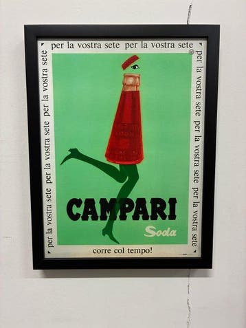 Campari Soda évolue avec son temps. - Enseigne publicitaire