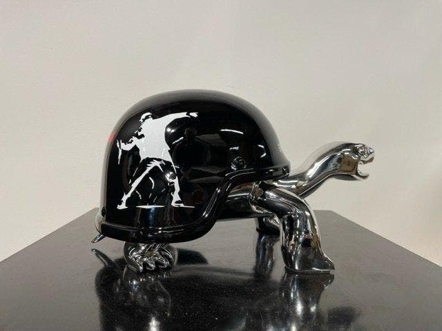 Van Apple - The Silver Peace Turtle - Banksy Flower Thrower, Antiek en Kunst, Kunst | Schilderijen | Modern