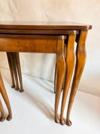 Bijzettafel (3) - Queen Anne stapelbare tafels, walnotenhout