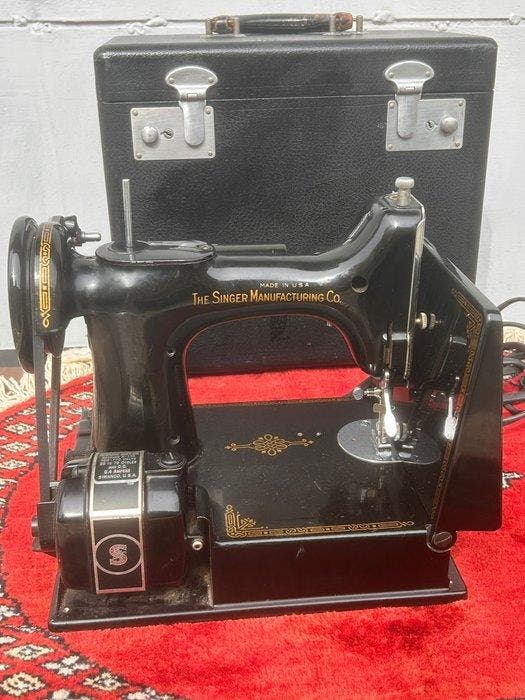 Singer Featherweight 221 Naaimachine - Metaal, Antiek en Kunst, Kunst | Designobjecten