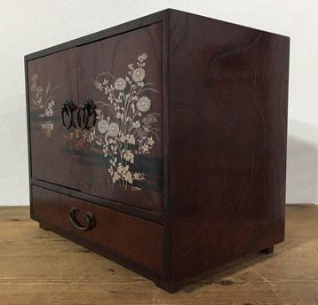 Fine Japanese Antique/Vintage Wooden Tabletop Tansu Cabinet, Antiquités & Art