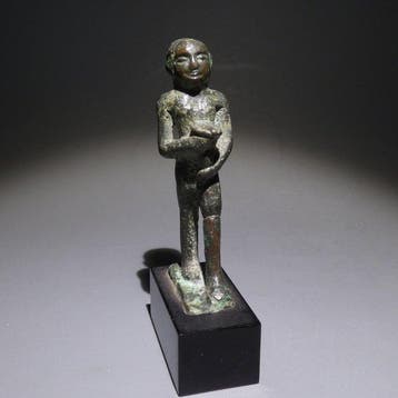 Égypte ancienne Bronze Figure doffrande dun prêtre., Verzamelen