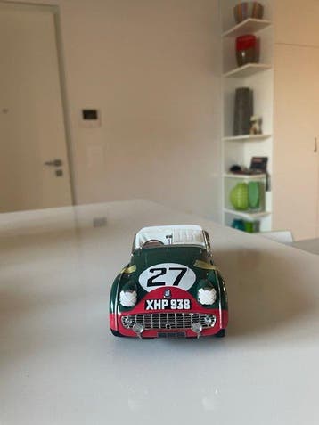 Kyosho 1:18 - Modelauto - Triumph TR3S 1956 LM #27