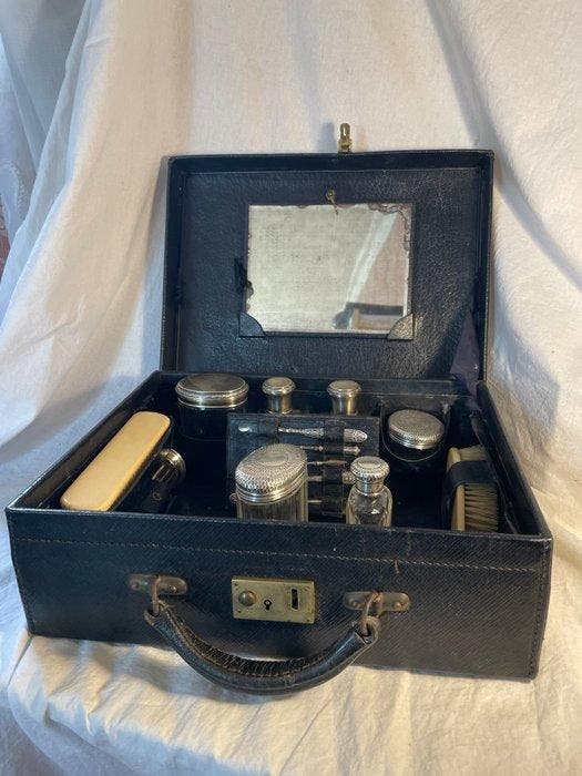 Grand nécessaire de toilette de voyage - Argent, Cristal -, Antiek en Kunst, Curiosa en Brocante