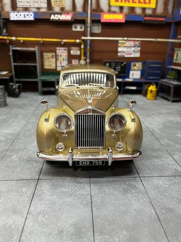 MCG 1:18 - Modelauto - Rolls Royce Silver Wraith Empress by, Nieuw