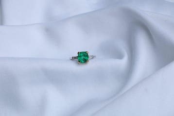 Bague - 18 carats Or blanc, Or jaune - 2.35ct. tw. Émeraude, Nieuw