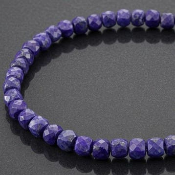 Lapis lazuli armband bestrooid met pyriet. Kubusvormige