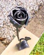 Arte in Ferro di Salvo Carbone - Scultura Rosa su foglia