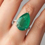 Cocktailring - 18 karaat Witgoud Smaragd - 13,46 CTS Kleine