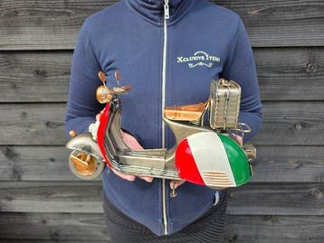Ornement décoratif - Scooter Vespa italien