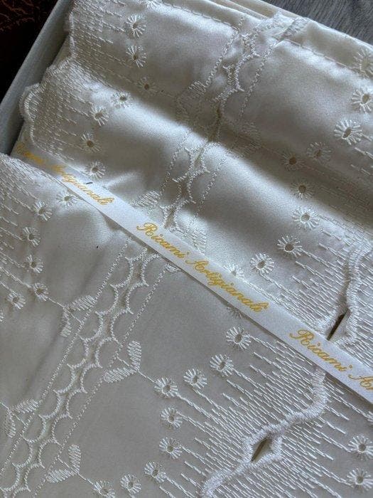 La Maison dItalie – Ricami Artigianali - Parure de Draps de, Antiek en Kunst, Antiek | Tapijten, Tafelkleden en Textiel