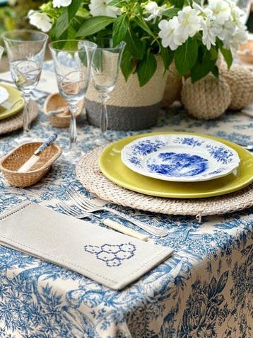 Tafelkleed toile de Jouy blauw en wit voor ruime tafels. -