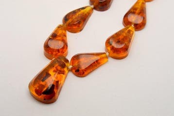 Morceaux dambre balte naturel en résine époxy, 81,6 g -