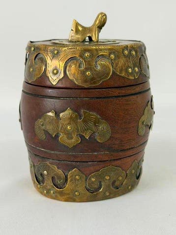 Baril à couvercle en bois (ou en bambou) avec montures en