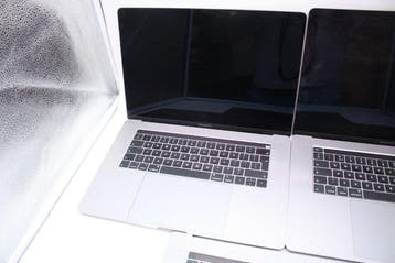 Rare find: Lot of 3 Apple MacBook Pro 15/16 Touchbar (2019), Nieuw