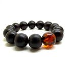Armband met Baltisch amber kralen in zwart