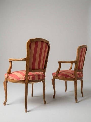 Fauteuil (2) - Une paire de fauteuils en noyer de style, Nieuw