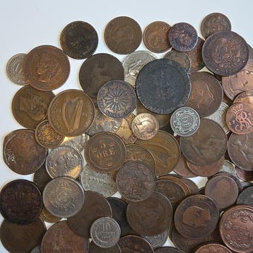 Wereld. Lot van 150 munten die een eeuw hebben overleefd