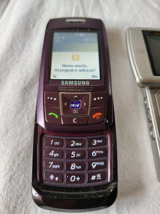 Samsung+Lg 2000s Classic original - Mobiele telefoon, Games en Spelcomputers, Spelcomputers | Overige Accessoires