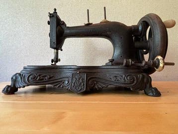 Seidel & Naumann Machine à coudre - Saxonia Regia 1890 -