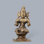 zittende godheid, Dev / Yakshi-achtige godin - Brons -
